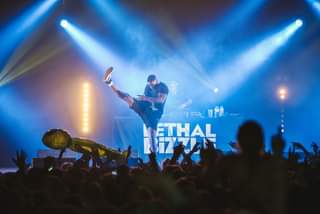 Image may contain: one or more people, people dancing, people on stage and night, text that says "ETHAL"